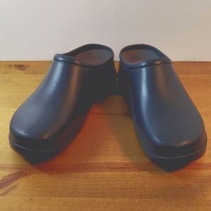 Klogs Navy rubber slip ons 11M